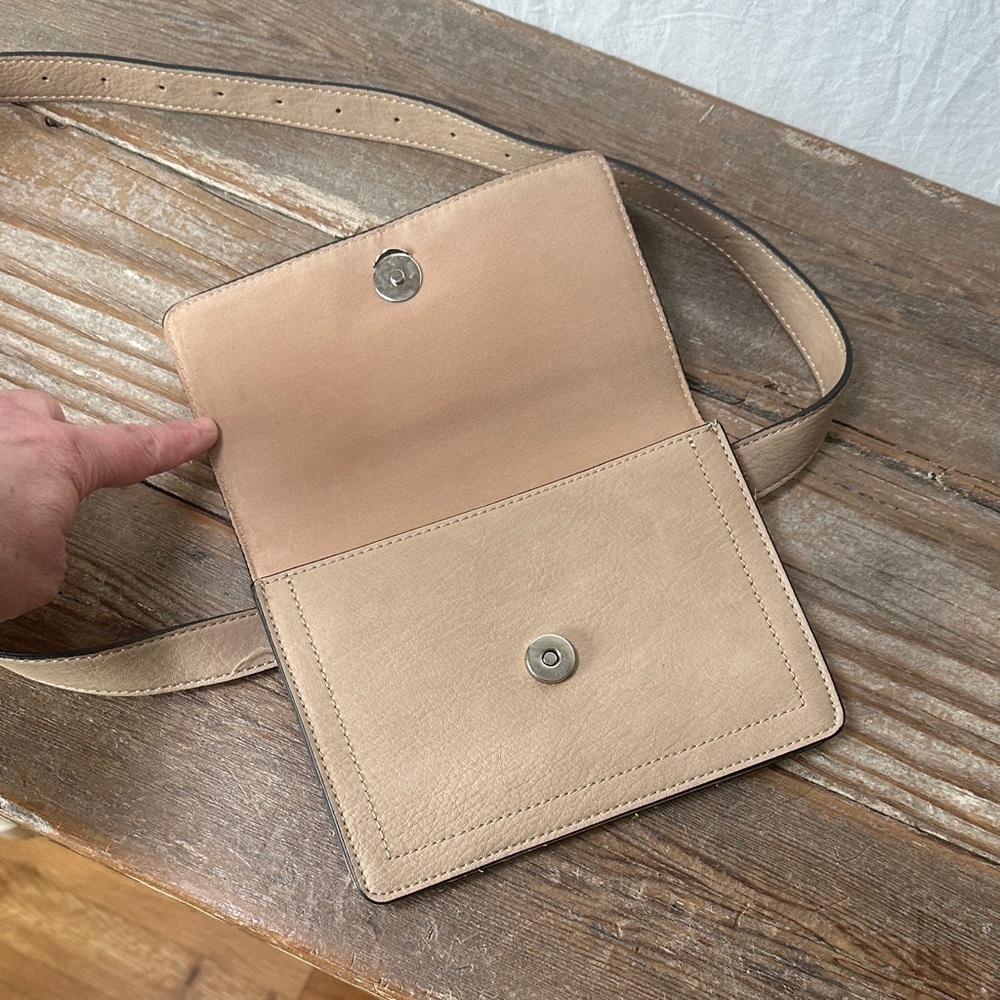 Express Tan Leather Belt Bag with Adjustable Strap - Picture 3 of 7